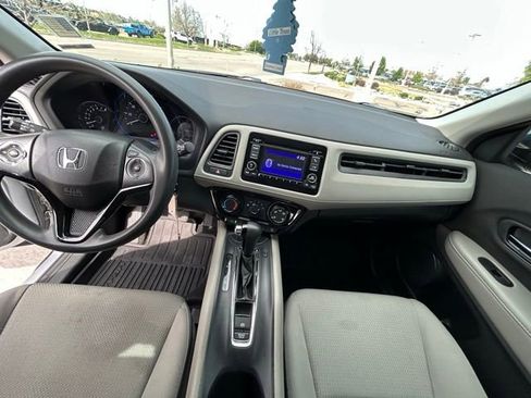 Used 2022 Honda HR-V LX image 9