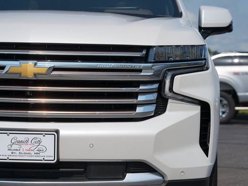 Used 2022 Chevrolet Suburban High Country AWD/4WD image 9