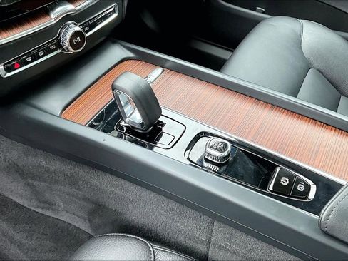 Certified 2023 Volvo XC60 B5 Plus w/ Protection Package Premier image 17