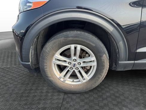 Used 2021 Ford Explorer XLT w/ Equipment Group 202A AWD/4WD image 14