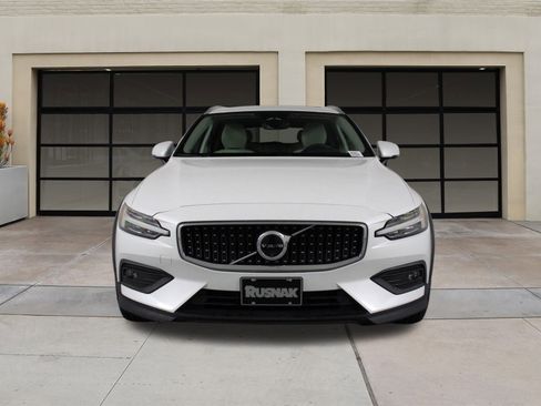 Certified 2025 Volvo V60 B5 Cross Country Plus image 6