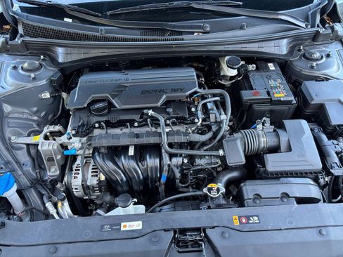 Used 2025 Hyundai Elantra SEL image 29