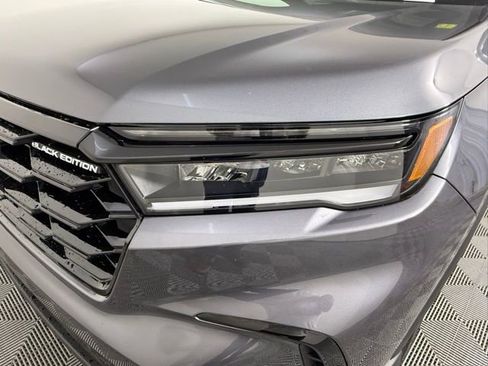 Used 2025 Honda Pilot Black Edition image 11