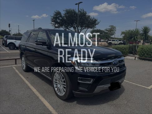 Used 2023 Ford Expedition XLT RWD image 5
