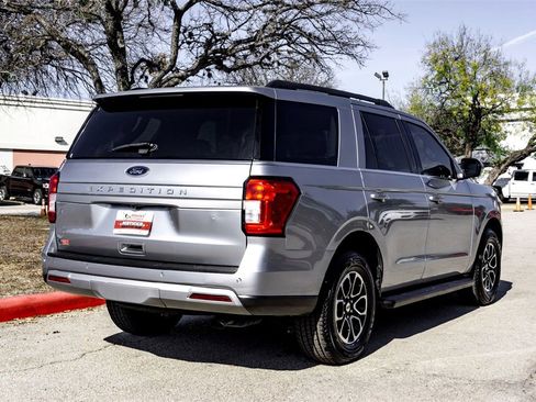 Used 2024 Ford Expedition XLT image 5
