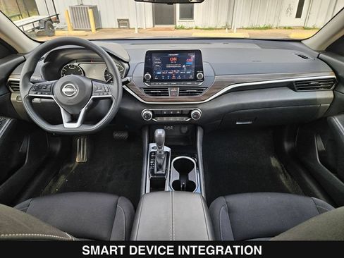 Used 2024 Nissan Altima 2.5 SV FWD image 19