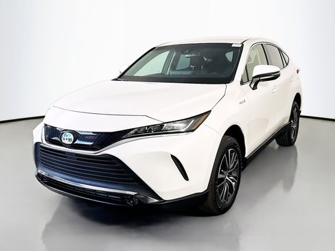 Used 2021 Toyota Venza LE AWD/4WD image 4