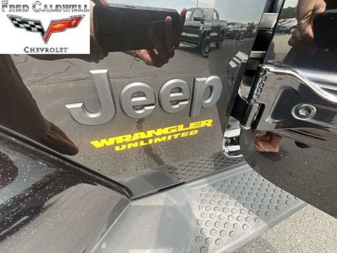 Used 2021 Jeep Wrangler Unlimited Sahara AWD/4WD image 36