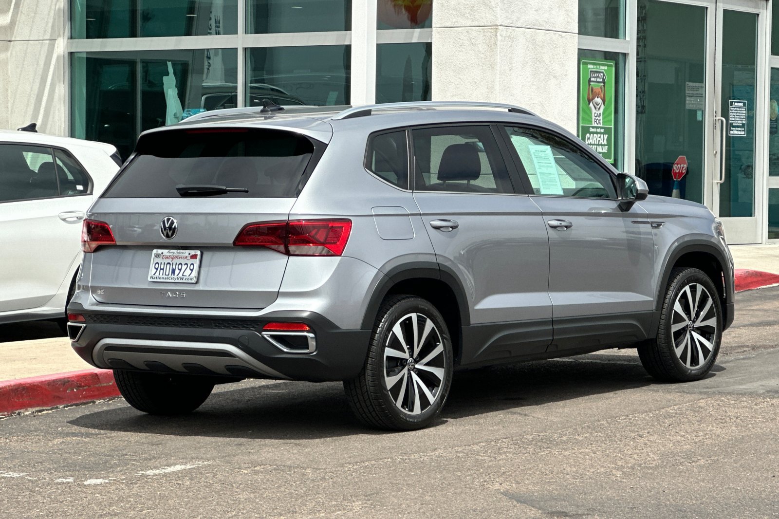 Used 2023 Volkswagen Taos SE FWD image 4