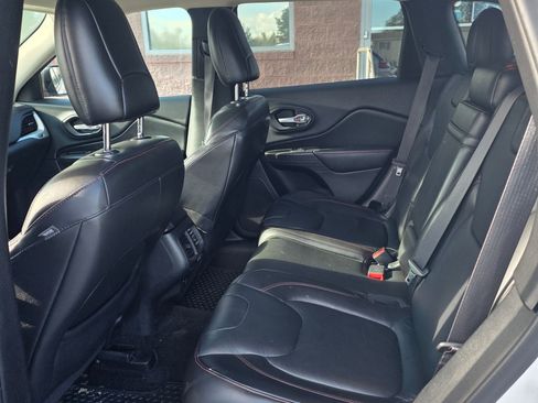 Used 2015 Jeep Cherokee Trailhawk w/ Comfort/Convenience Group image 8