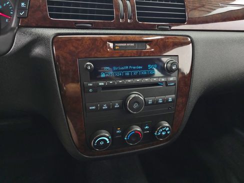 Used 2011 Chevrolet Impala LS FWD image 18