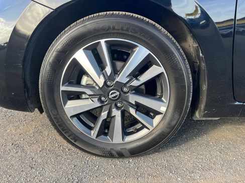 Used 2025 Nissan Versa SV FWD image 28