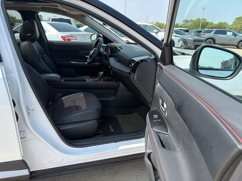 Used 2025 Nissan Kicks SR w/ SR Premium Package FWD image 20