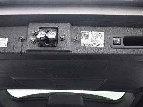 Certified 2024 Toyota Sienna Platinum image 39