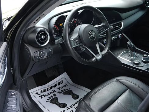 Used 2017 Alfa Romeo Giulia RWD image 8