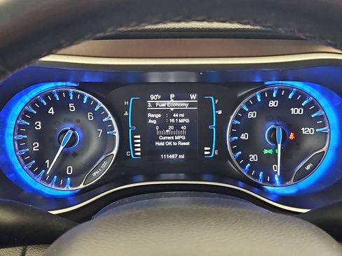 Used 2017 Chrysler Pacifica Touring-L FWD image 15
