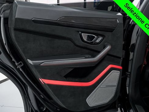 Used 2023 Lamborghini Urus Performante AWD/4WD image 31