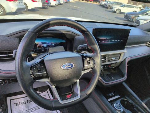 Used 2025 Ford Explorer ST image 13