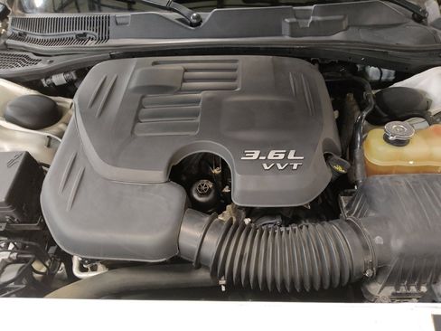Used 2016 Dodge Challenger SXT RWD image 30