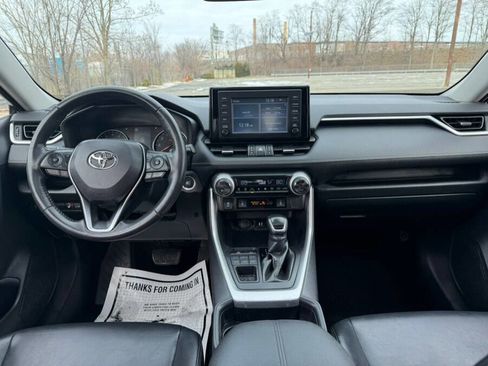 Used 2019 Toyota RAV4 XLE Premium image 34