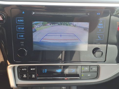 Used 2018 Toyota Corolla LE FWD image 13