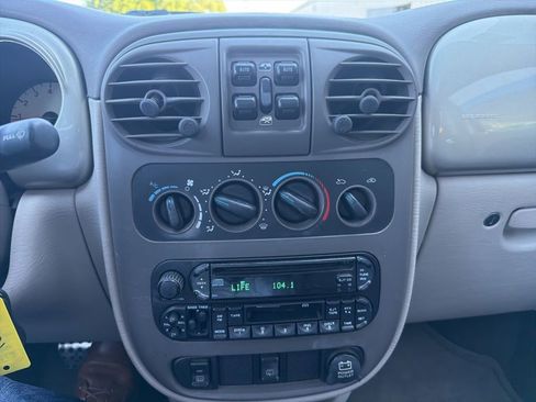 Used 2005 Chrysler PT Cruiser Limited FWD image 17