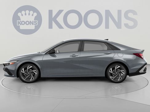 Used 2025 Hyundai Elantra SEL FWD image 2