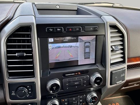 Used 2018 Ford F150 King Ranch w/ Equipment Group 601A Luxury AWD/4WD image 27