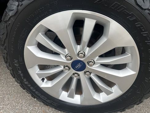 Used 2015 Ford F150 Lariat w/ Equipment Group 501A Mid image 25