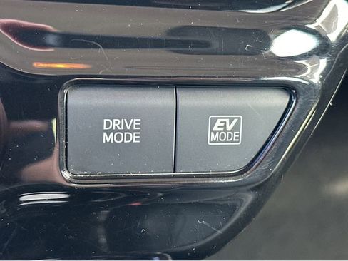 Used 2016 Toyota Prius Three Touring image 20