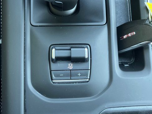 Used 2025 GMC Sierra 1500 Denali Ultimate image 11