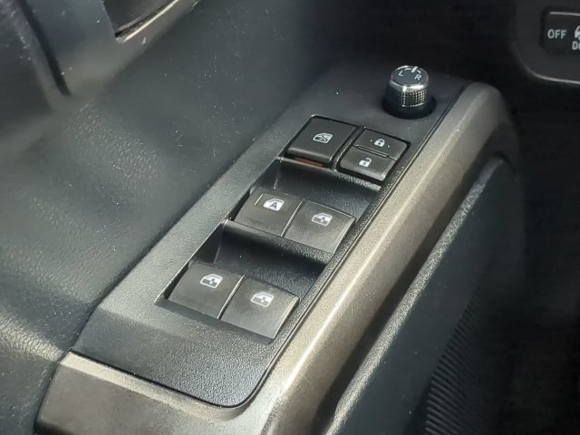 Used 2018 Toyota Tacoma SR5 RWD image 26