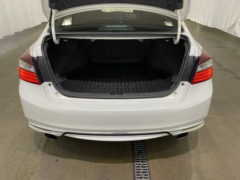 Used 2017 Honda Accord Sport Special Edition image 12