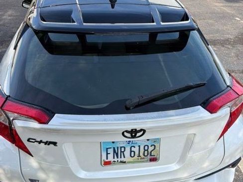 Used 2020 Toyota C-HR XLE FWD image 17