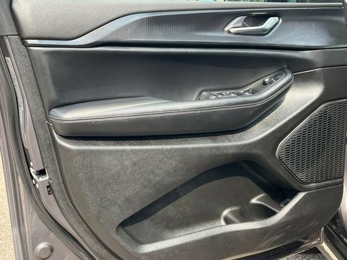 Used 2025 Jeep Grand Cherokee Laredo X w/ Luxury Tech Group I AWD/4WD image 15