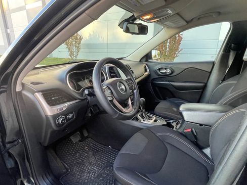 Used 2016 Jeep Cherokee Latitude w/ Cold Weather Group image 10