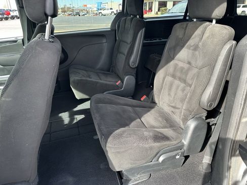 Used 2017 Dodge Grand Caravan SE image 17