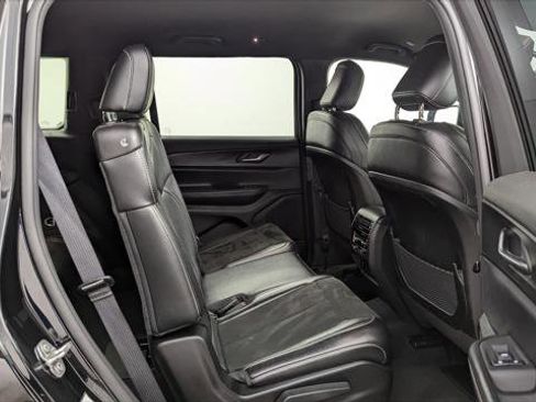 Used 2024 Jeep Grand Cherokee L Laredo image 22