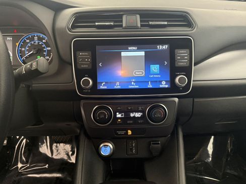 Used 2025 Nissan Leaf S FWD image 18