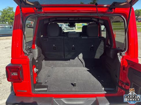 Used 2025 Jeep Wrangler Unlimited Sahara AWD/4WD image 36