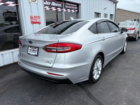 Used 2019 Ford Fusion SE FWD image 3