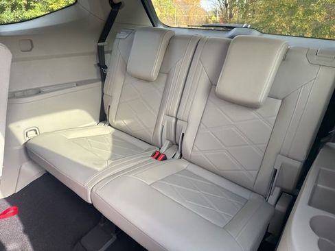 Used 2025 Volkswagen Atlas SE image 29