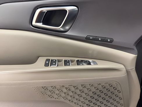 Used 2025 Kia Carnival SX FWD image 10