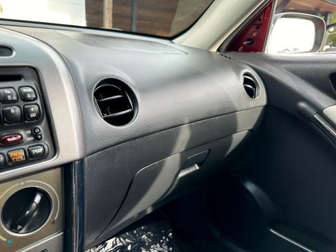 Used 2004 Toyota Matrix image 32