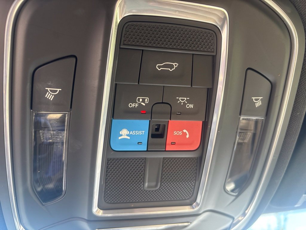 Used 2023 Jeep Grand Cherokee Limited AWD/4WD image 30