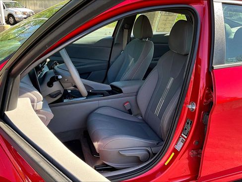 Used 2023 Hyundai Elantra SEL image 20