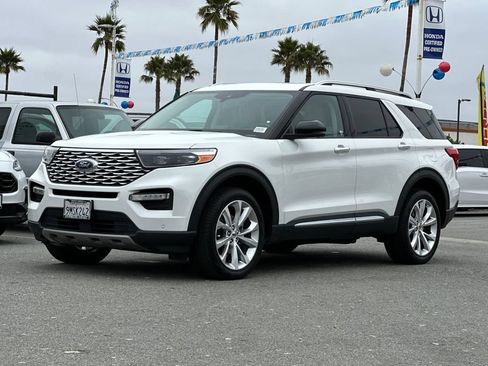 Certified 2023 Ford Explorer Platinum w/ Technology Package AWD/4WD image 8