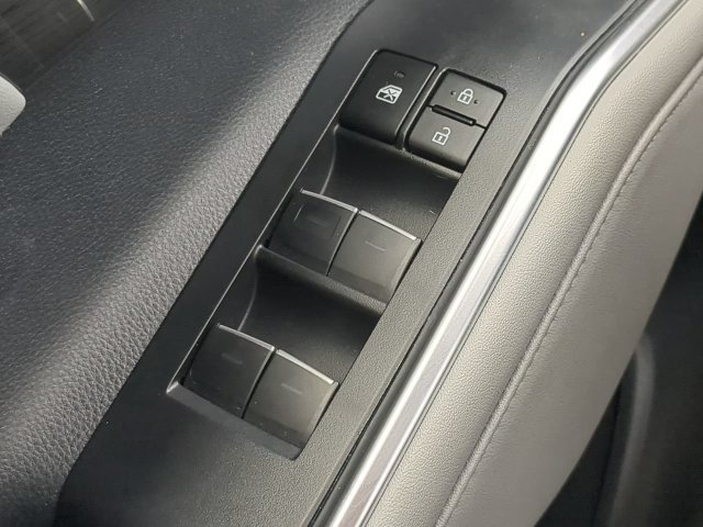 Used 2024 Toyota Highlander Limited FWD image 29