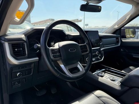 Used 2022 Ford Expedition XLT image 6