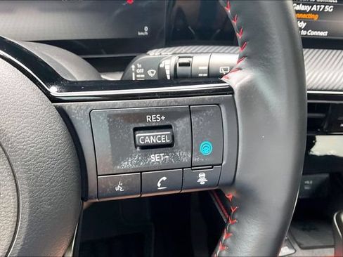 Used 2025 Nissan Kicks SR FWD image 17